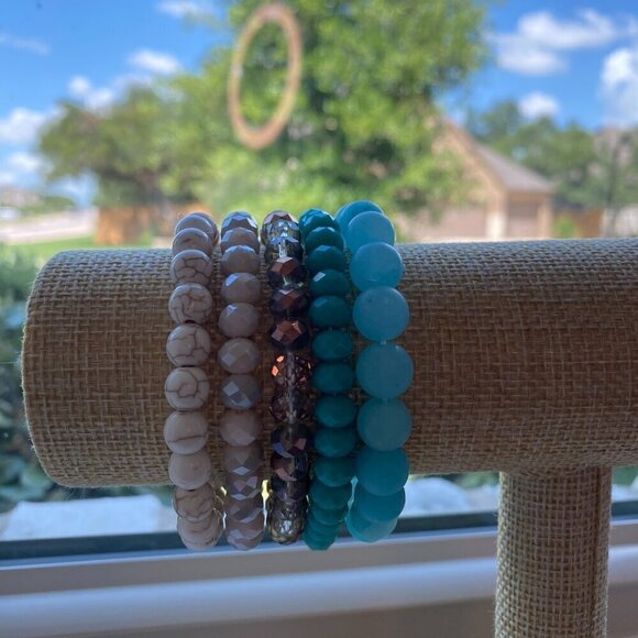 Bundle of stacking stretchy bracelets - Picture 3 of 14